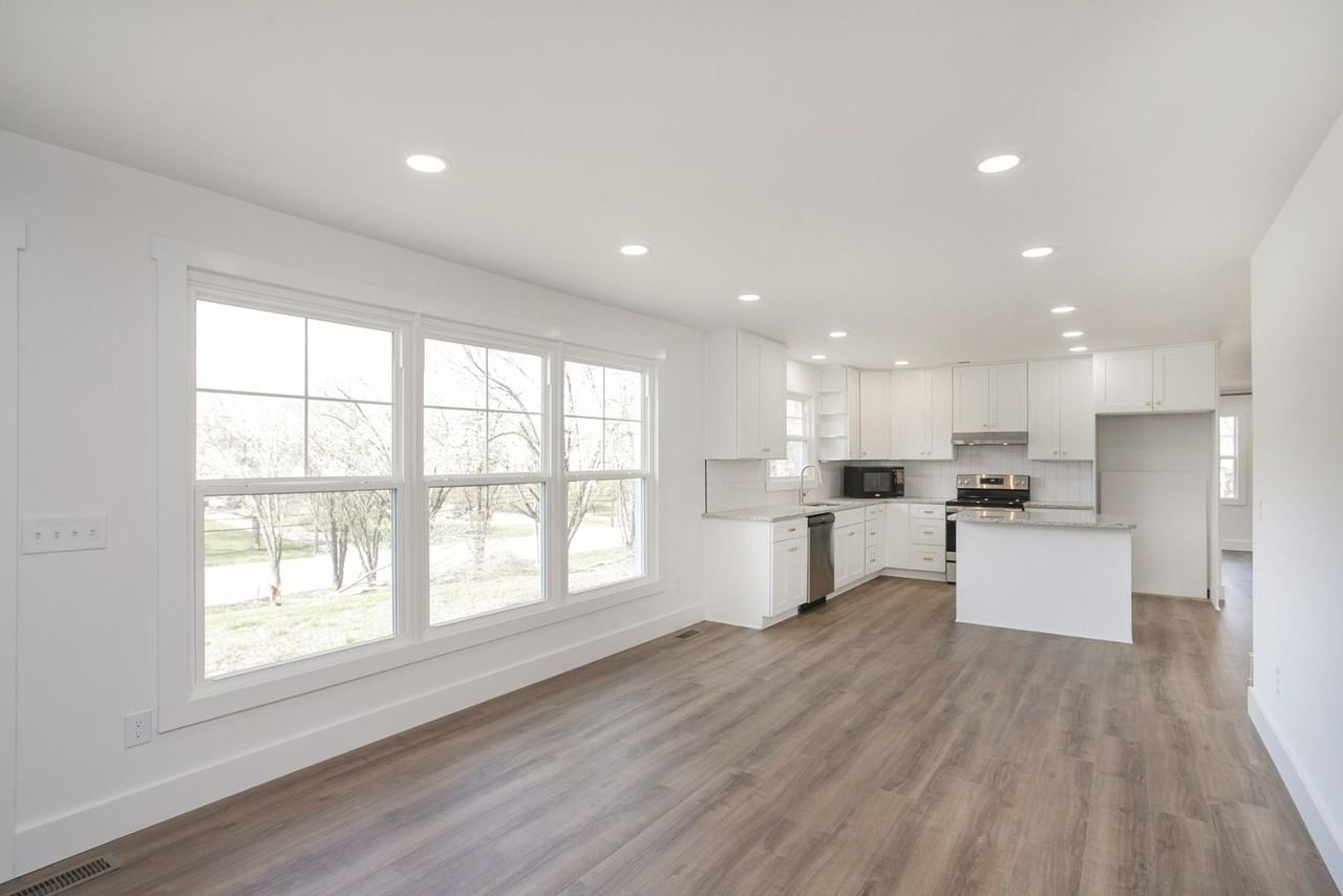 716 S Dickerson Rd - Photo 3 of 48