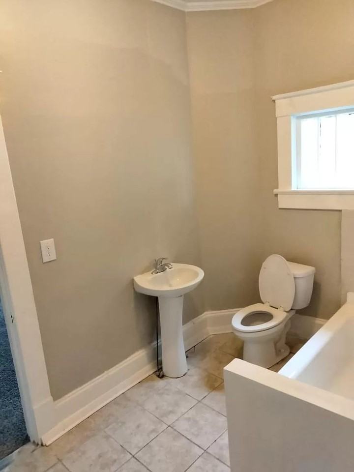 1708 S Main St - Photo 6 of 18