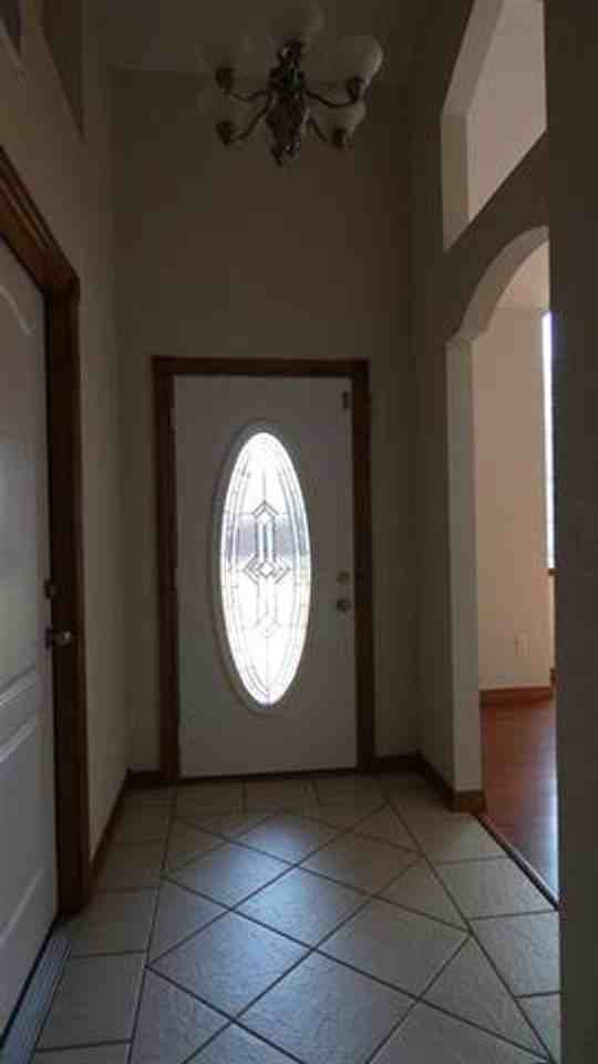 1637 Ne 35th St - Photo 2 of 40