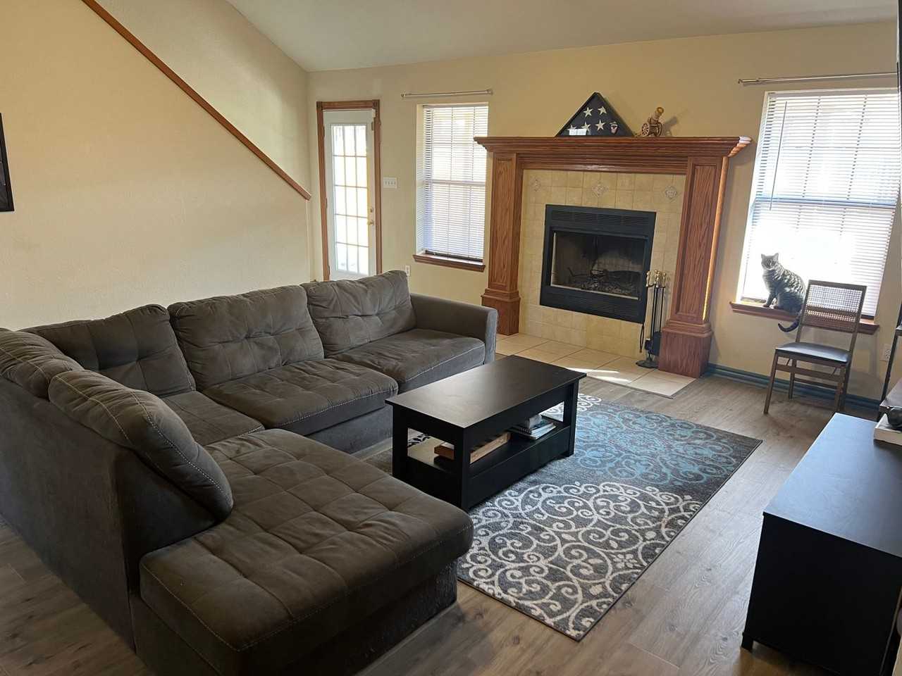 1637 Ne 35th St - Photo 3 of 40