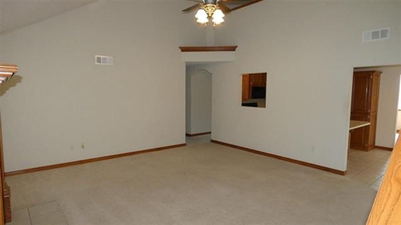 1637 Ne 35th St - Photo 7 of 40