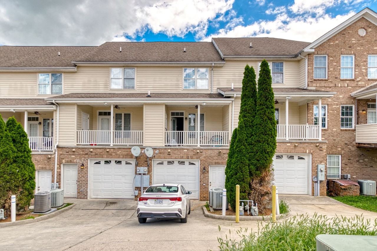 520 Tyler Avenue - Photo 3 of 22