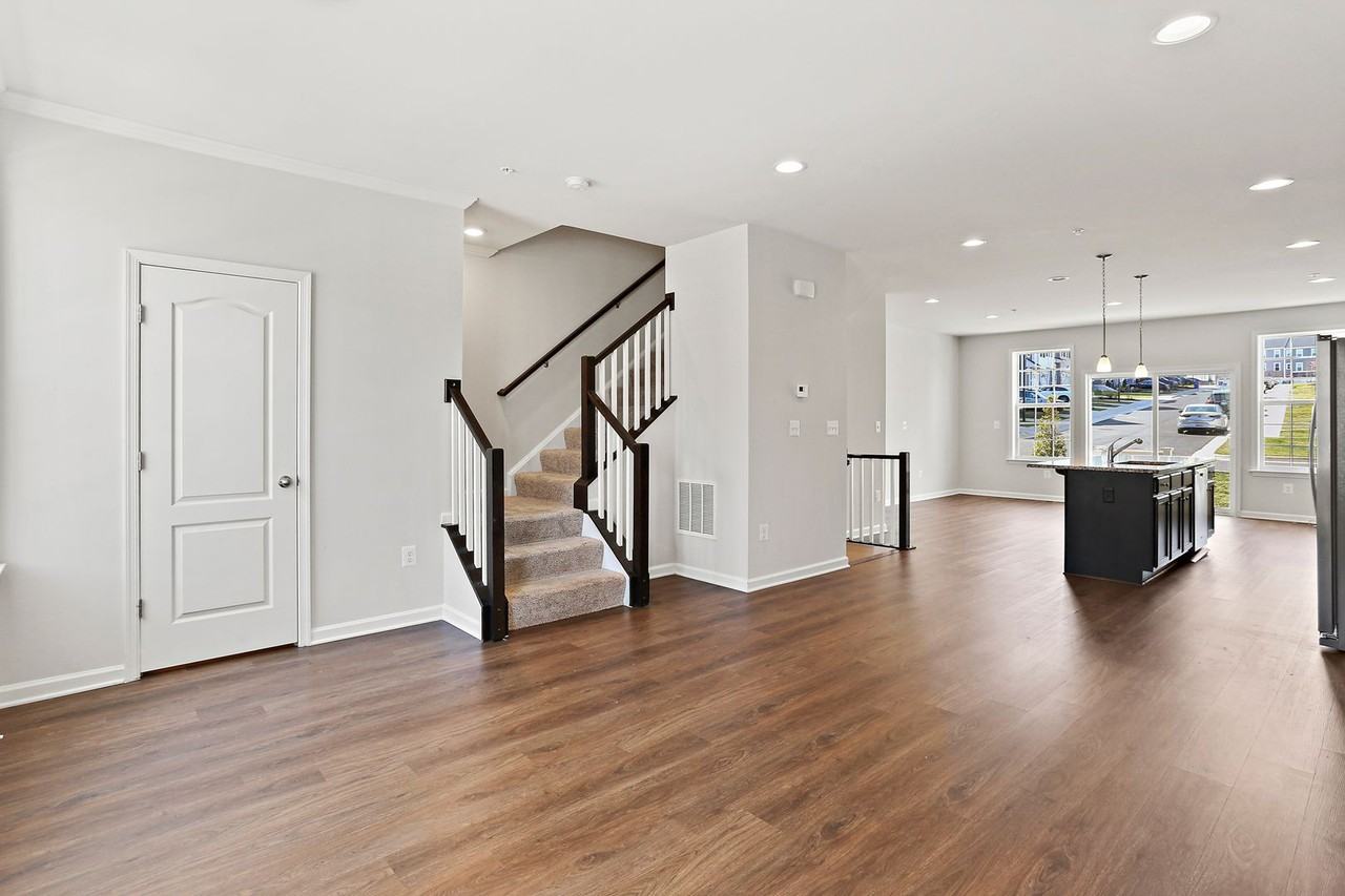 1016 Highpoint Trl - Photo 2 of 15
