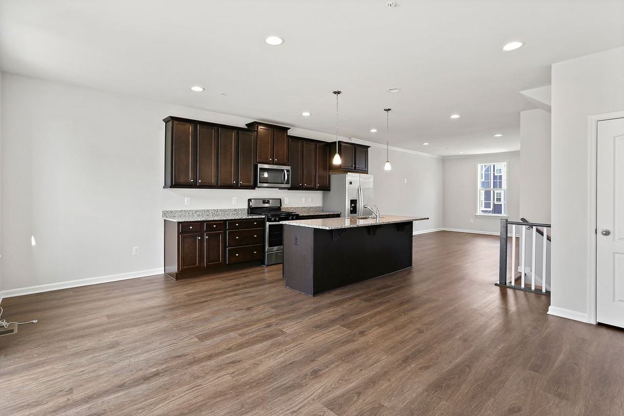 1016 Highpoint Trl - Photo 3 of 15