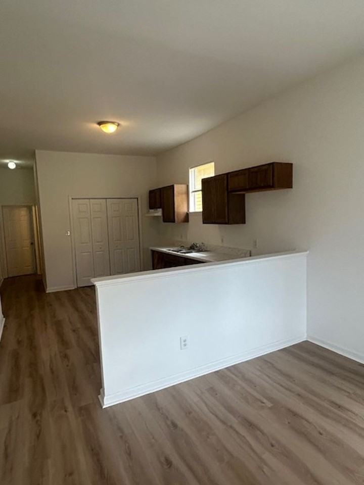 2522-24NPrie - Photo 2 of 10