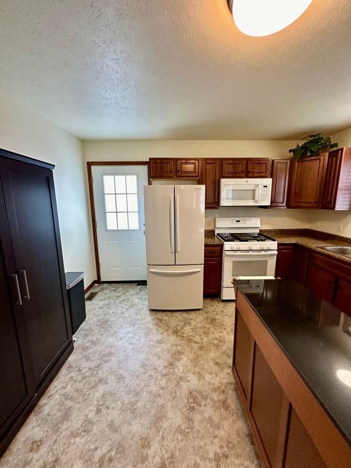 1101 Dandy St - Photo 3 of 21