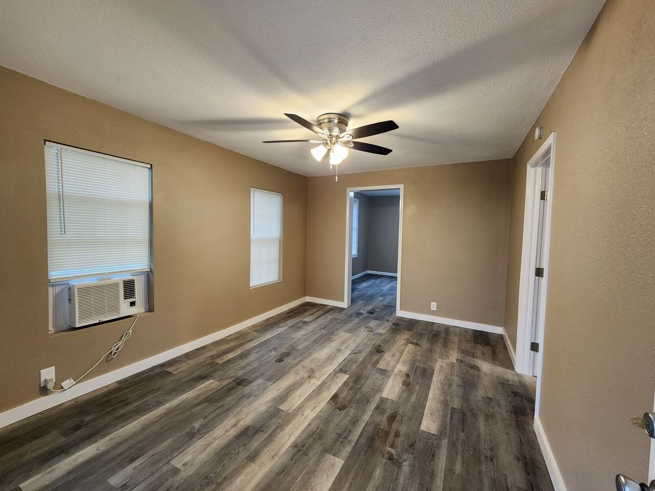 1441 1441 & 1443 Bolivar St. - Photo 2 of 10