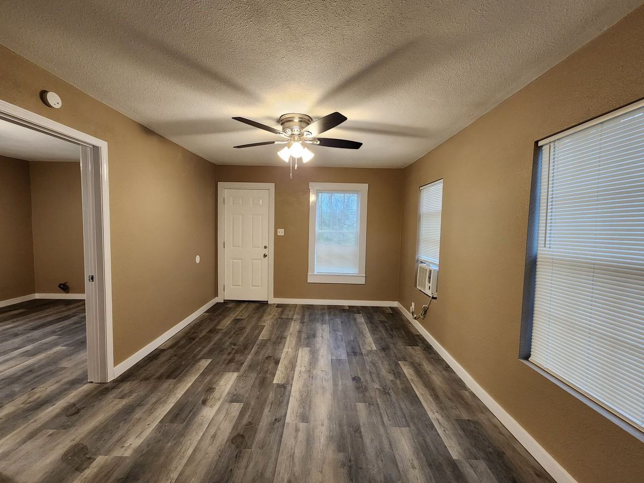 1441 1441 & 1443 Bolivar St. - Photo 3 of 10