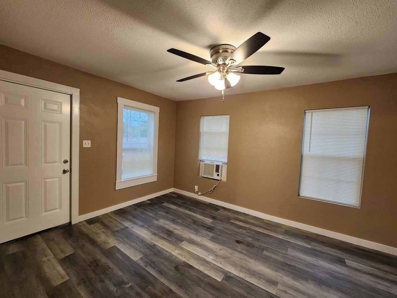 1441 1441 & 1443 Bolivar St. - Photo 4 of 10