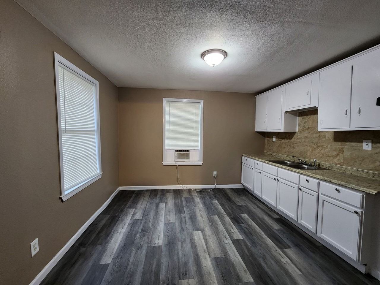 1441 1441 & 1443 Bolivar St. - Photo 5 of 10