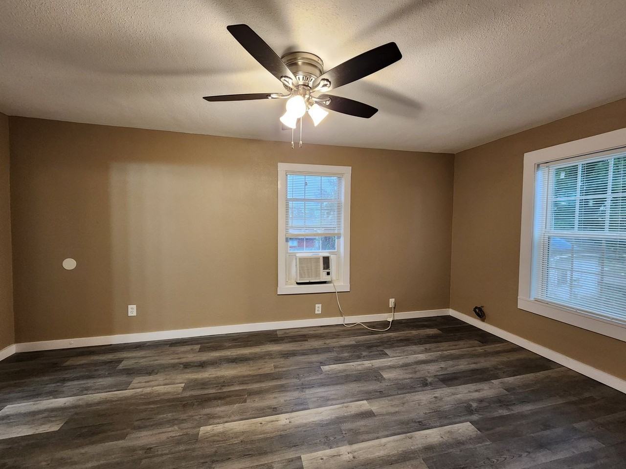 1441 1441 & 1443 Bolivar St. - Photo 7 of 10