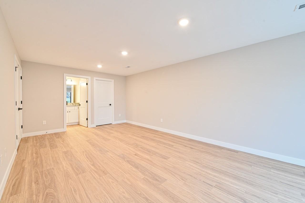 4740 Walworth Ave - Photo 5 of 22