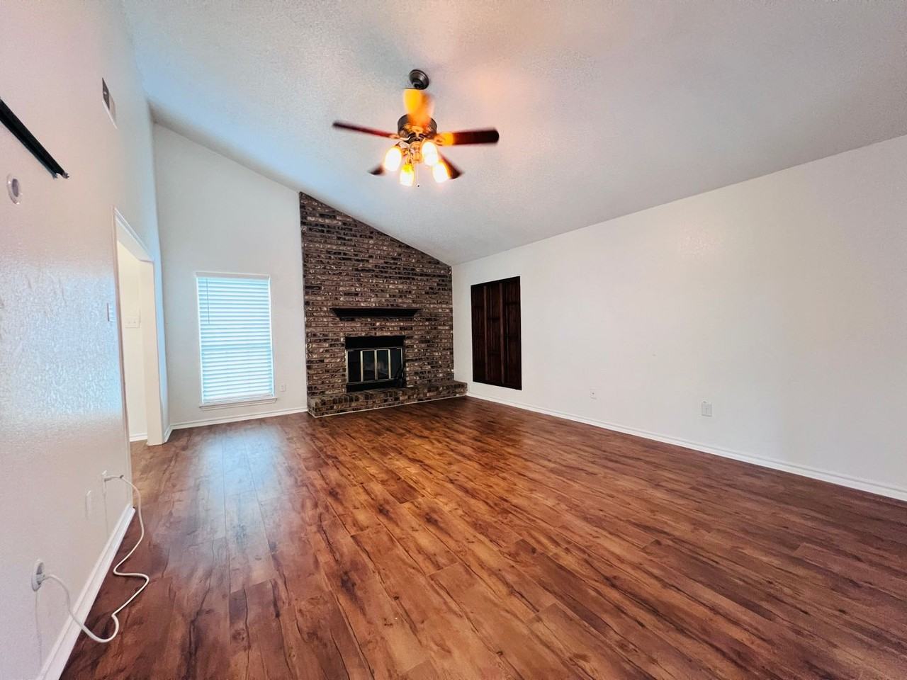 1702 Fox Trl - Photo 2 of 15