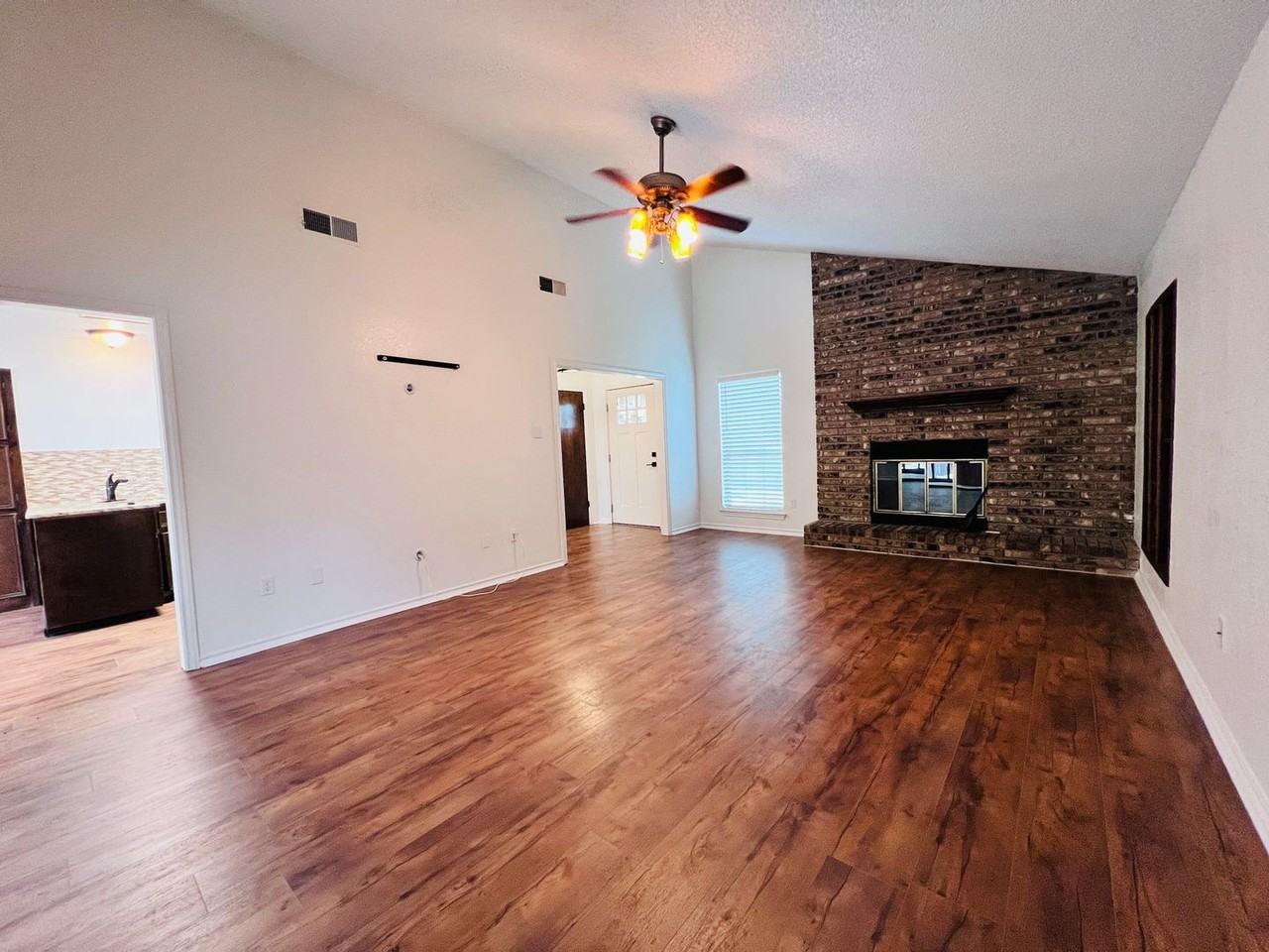 1702 Fox Trl - Photo 3 of 15
