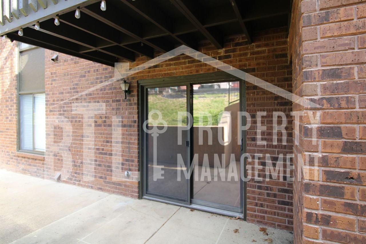 130 Wilshire Dr #28 - Photo 2 of 22