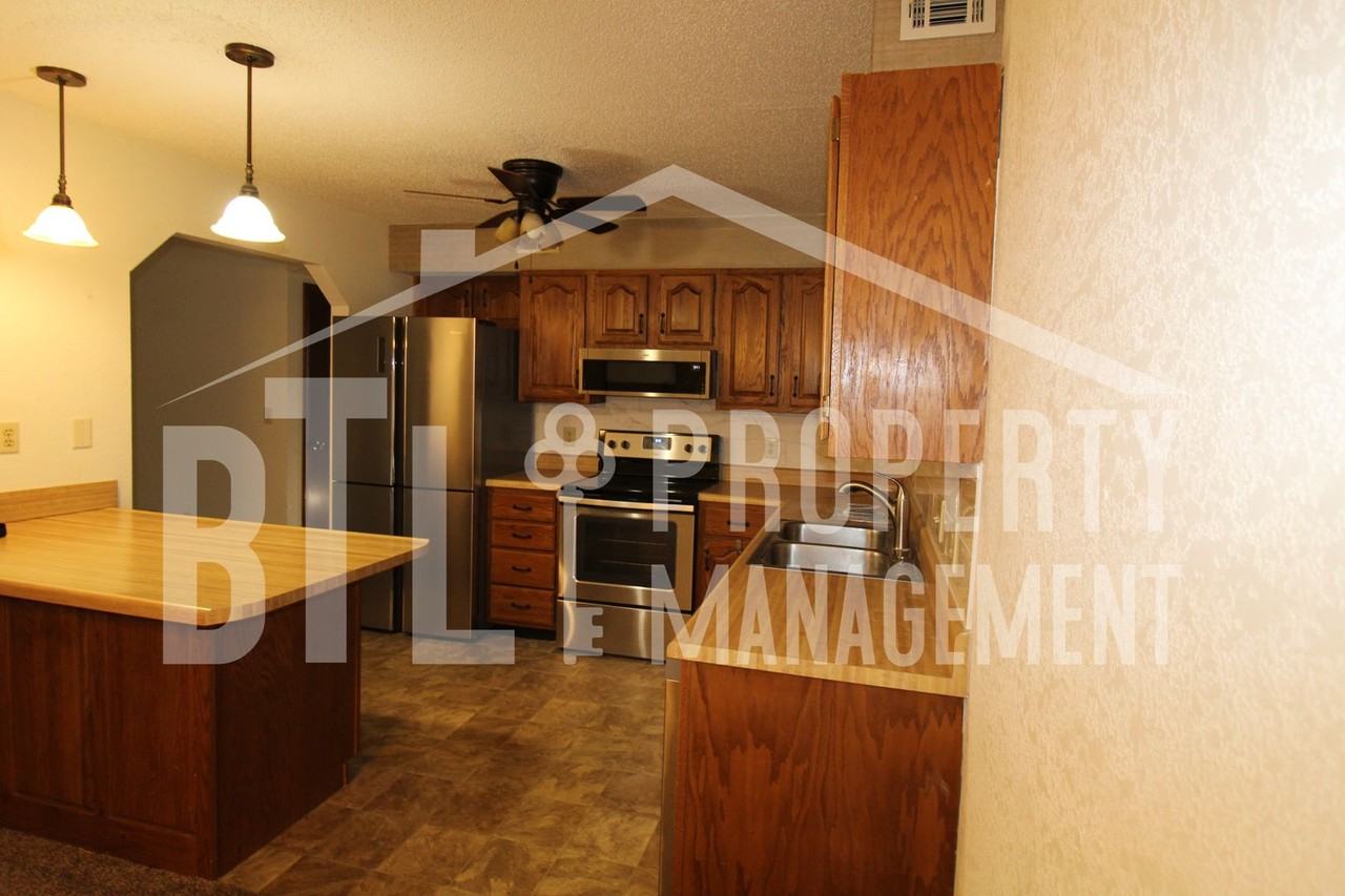 130 Wilshire Dr #28 - Photo 3 of 22