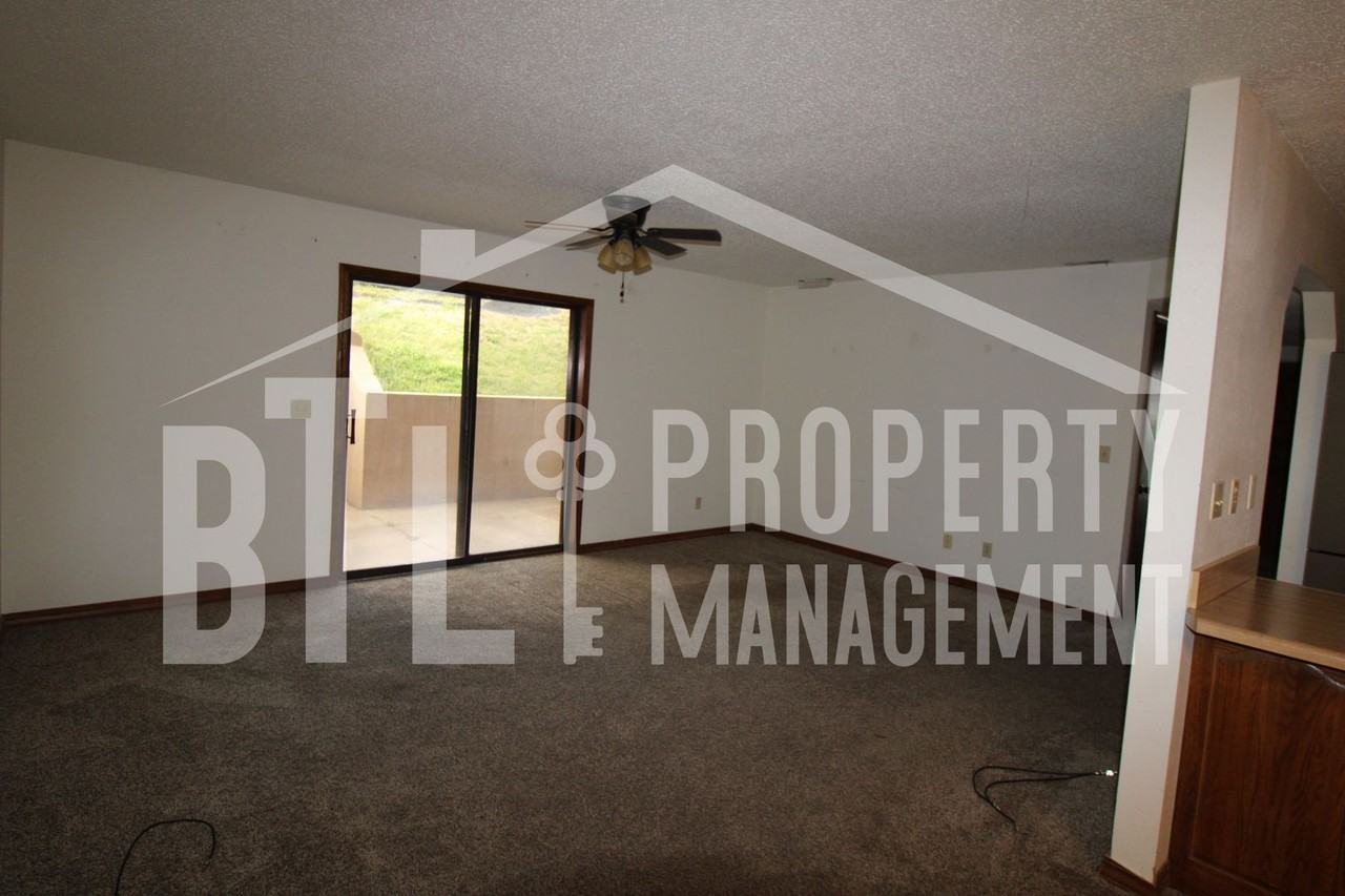 130 Wilshire Dr #28 - Photo 5 of 22