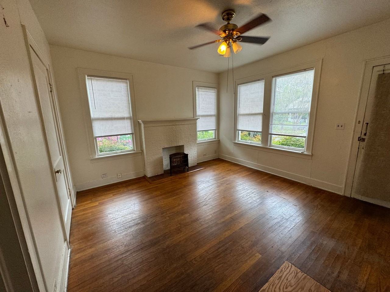 547 Wilkinson St - Photo 4 of 12