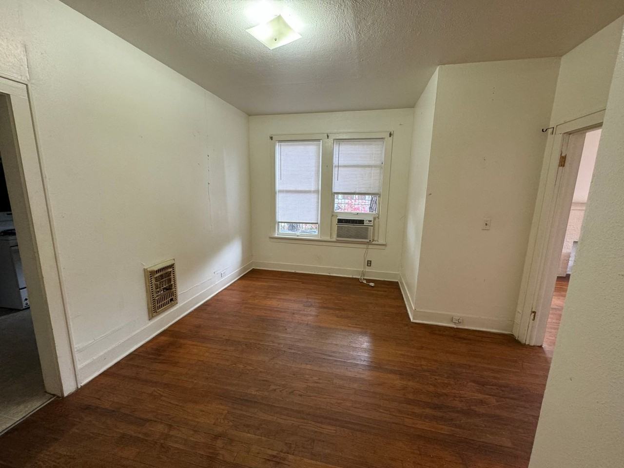 547 Wilkinson St - Photo 6 of 12