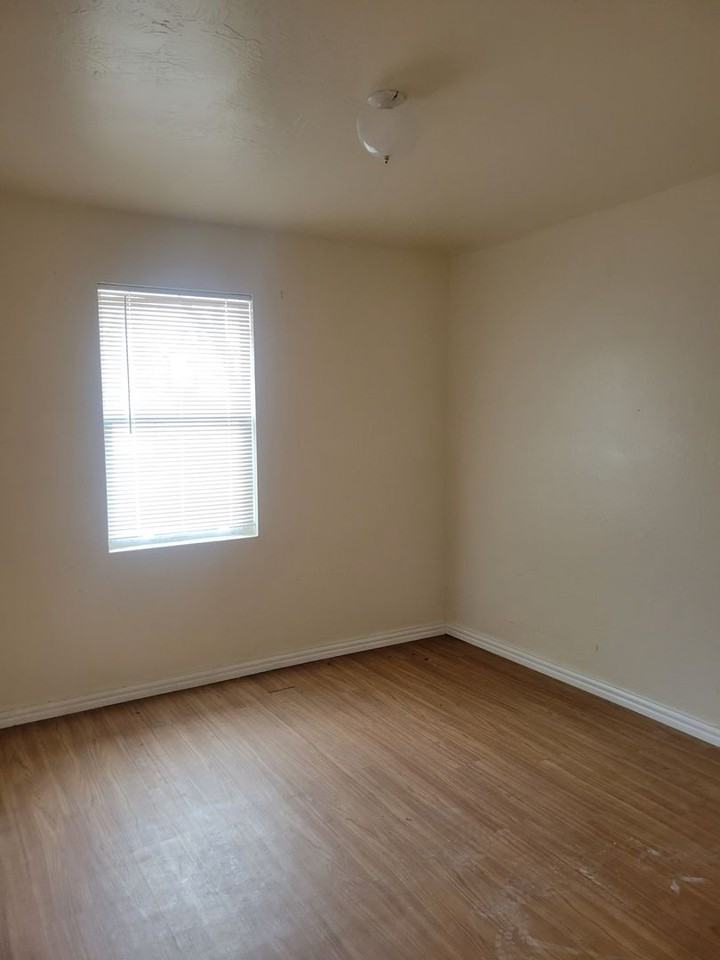 2309 Southwest 5th Avenue - Photo 2 of 13