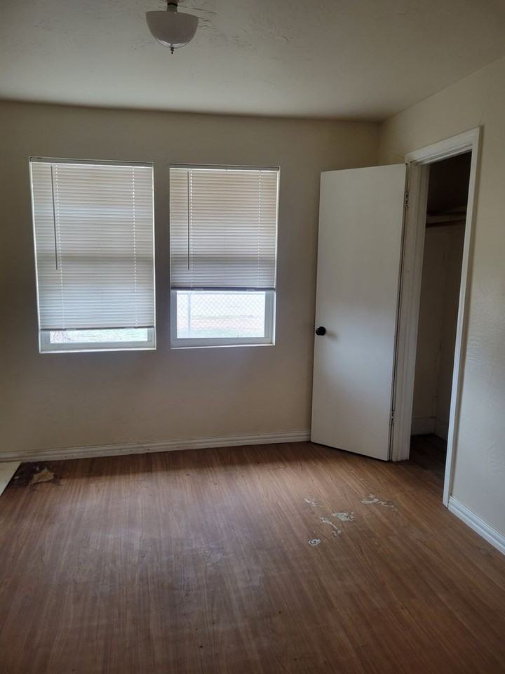 2309 Southwest 5th Avenue - Photo 3 of 13