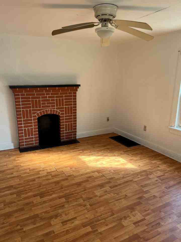 408 7th St - Photo 3 of 10