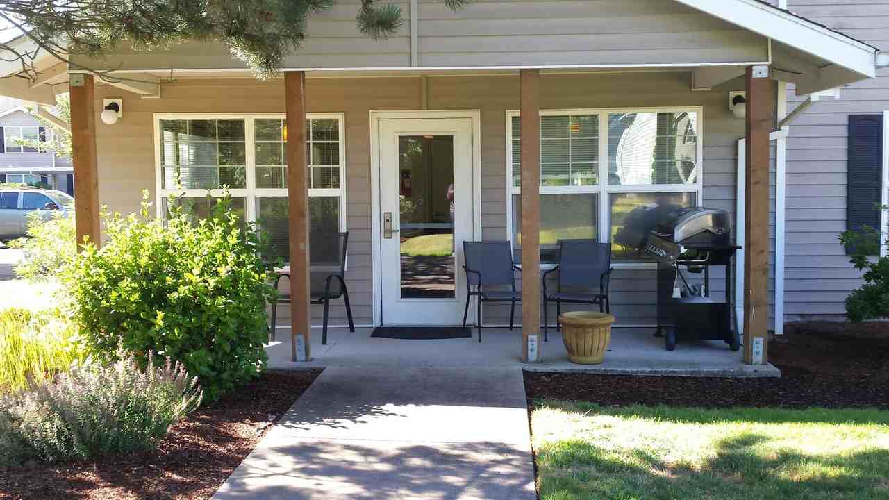 Sunrise Pointe Apartments - Photo 4 of 32