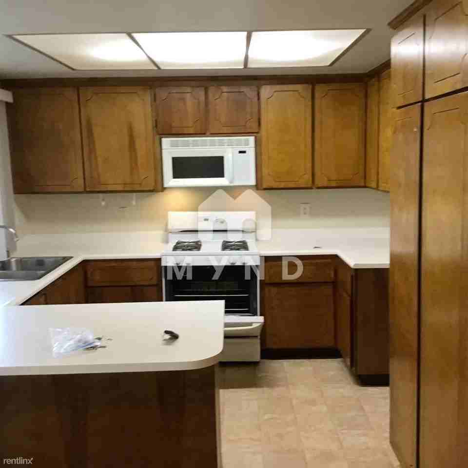 2819 Bogdan Ct - Photo 3 of 9