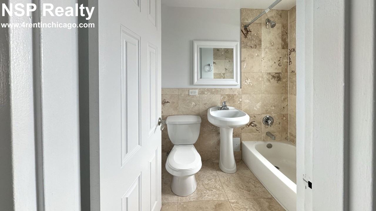 N Milwaukee Ave #1A - Photo 3 of 7