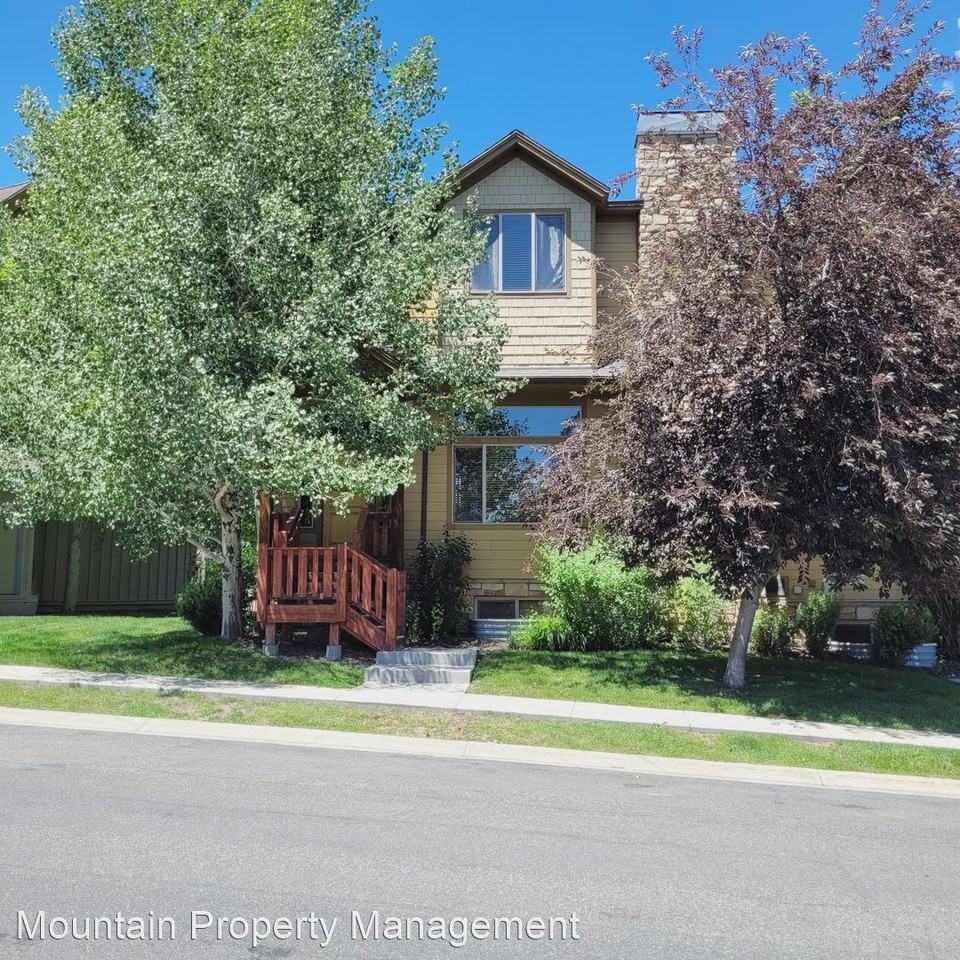 5447 Bobsled Blvd - Photo 3 of 32
