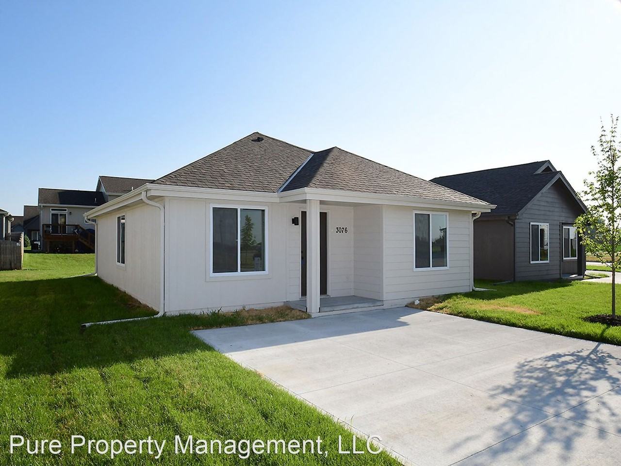 3076 Dawn Dr - Photo 3 of 21