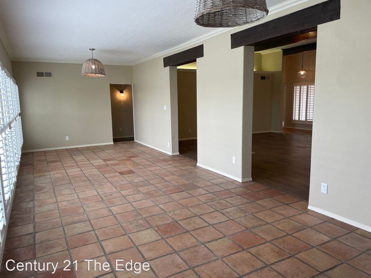 840 Lakeway Dr - Photo 2 of 39