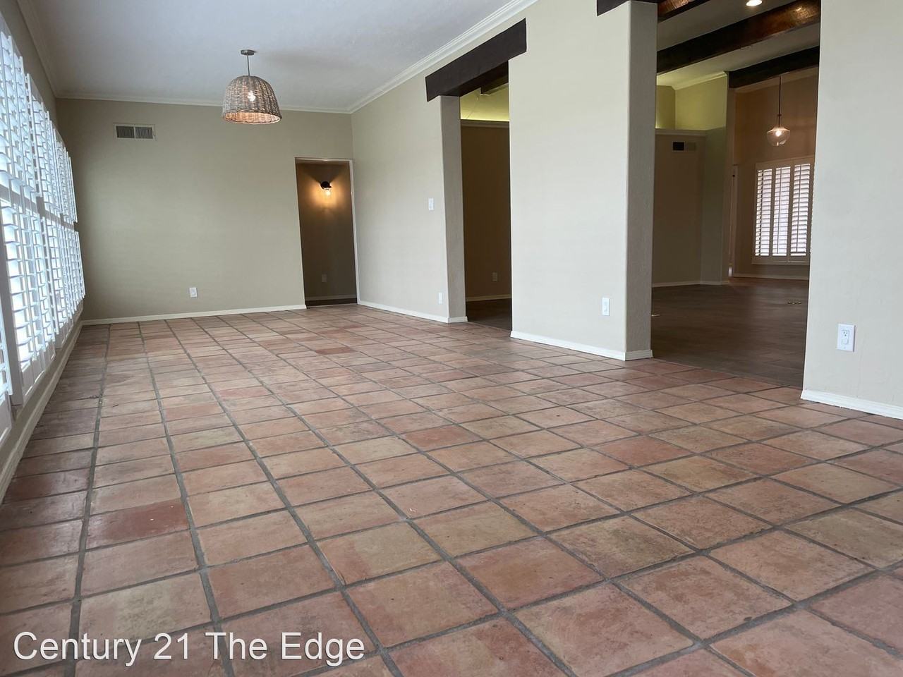 840 Lakeway Dr - Photo 3 of 39