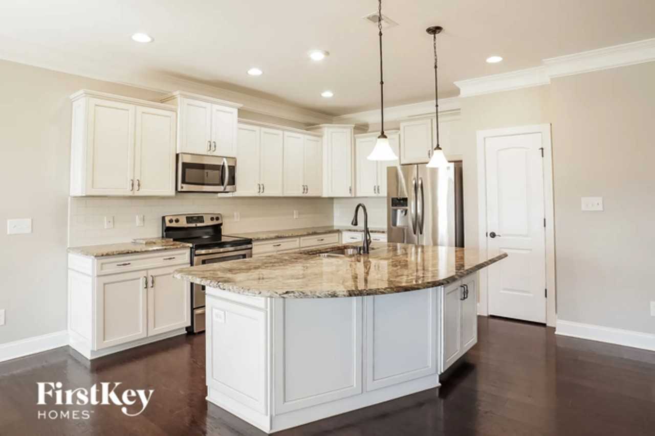 207 Kilbourne Dr - Photo 3 of 8