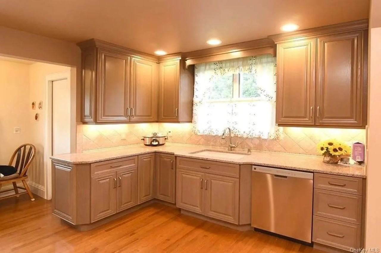 2597 Carmel Ave - Photo 3 of 17