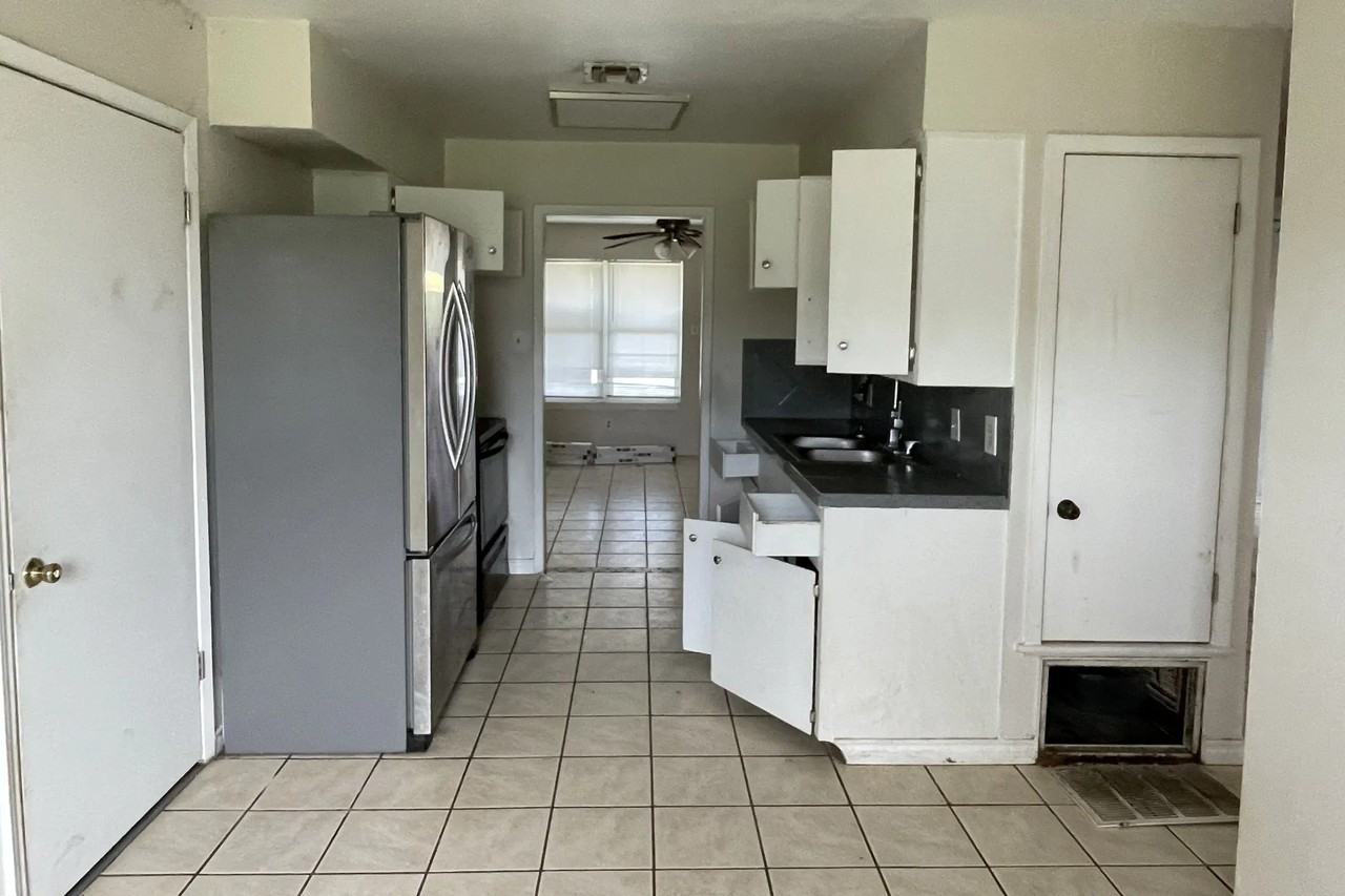 228 N Rife St - Photo 2 of 2