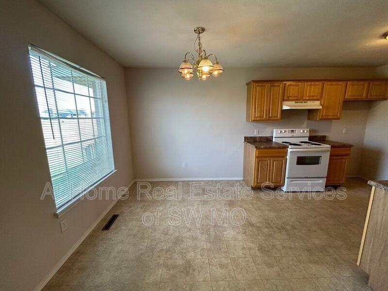 142B Dogwood St - Photo 3 of 11