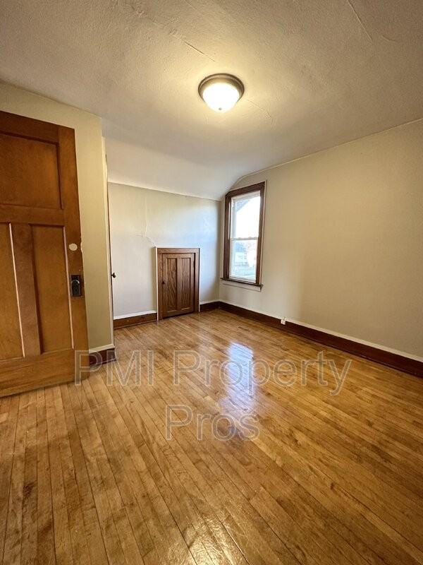 2710A W Melvina St - Photo 2 of 6