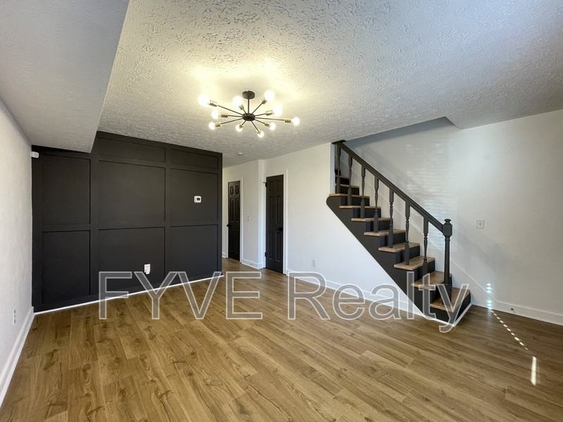 422 E Palestine Ave #A - Photo 2 of 17