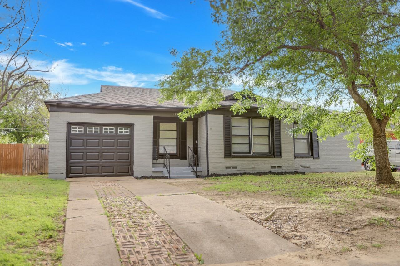 1710 Plymouth Dr N - Photo 2 of 16