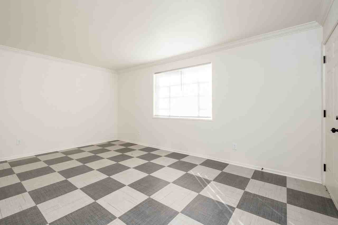 623 Sherman St - Photo 3 of 24