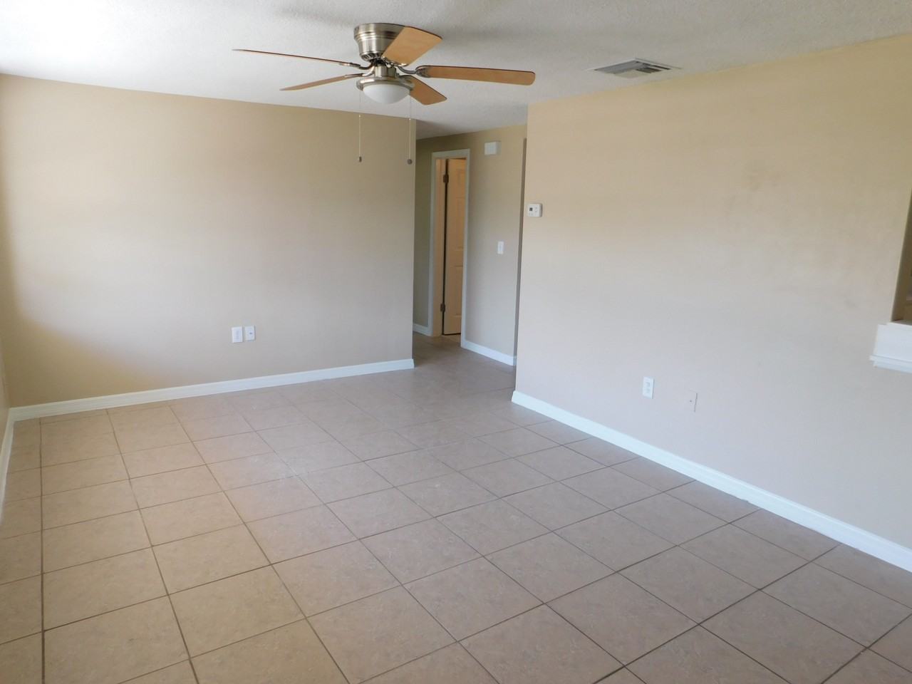 10841 Leeds Rd - Photo 2 of 21