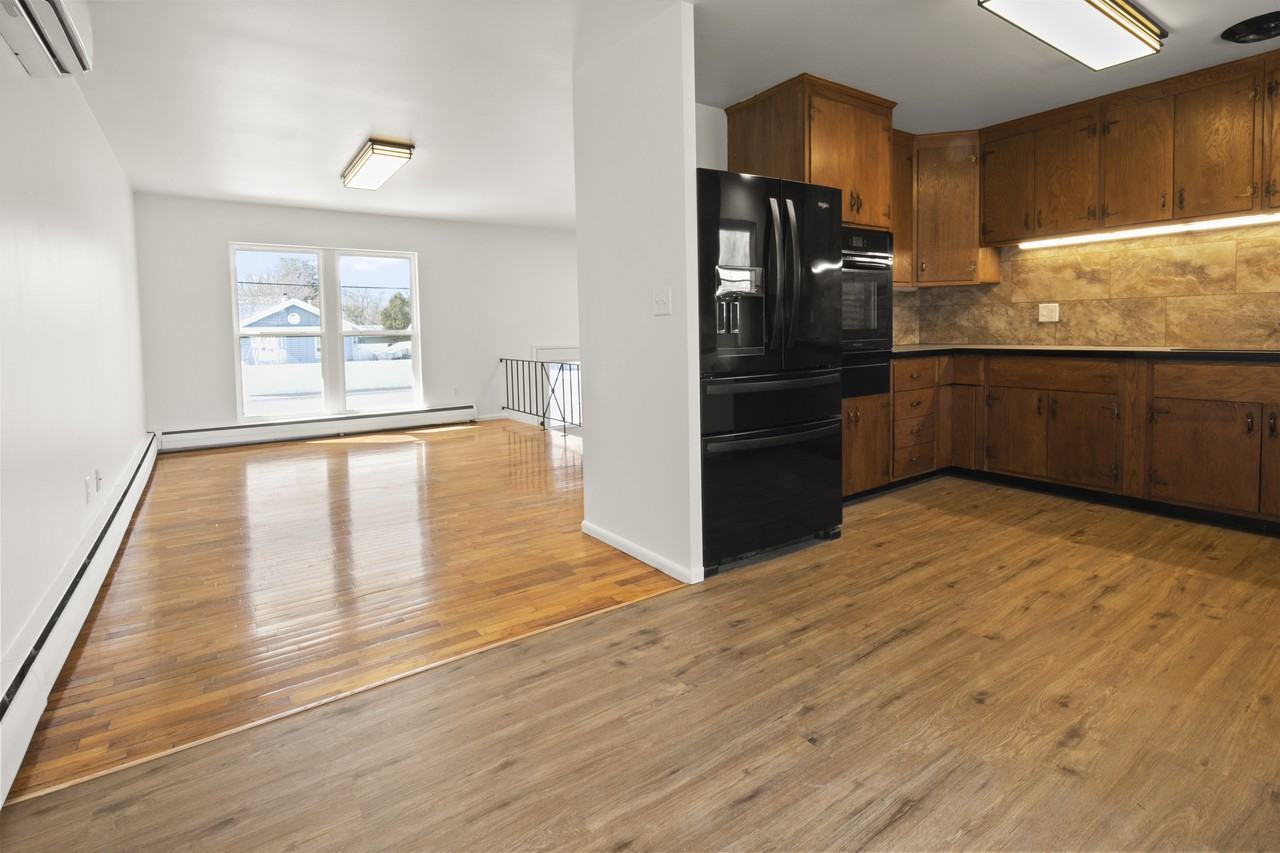 1220 19th St - Photo 3 of 15