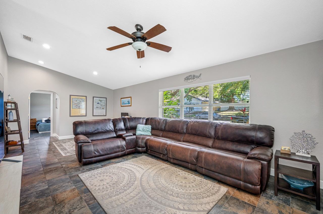 1632 Windsor Pl - Photo 6 of 43