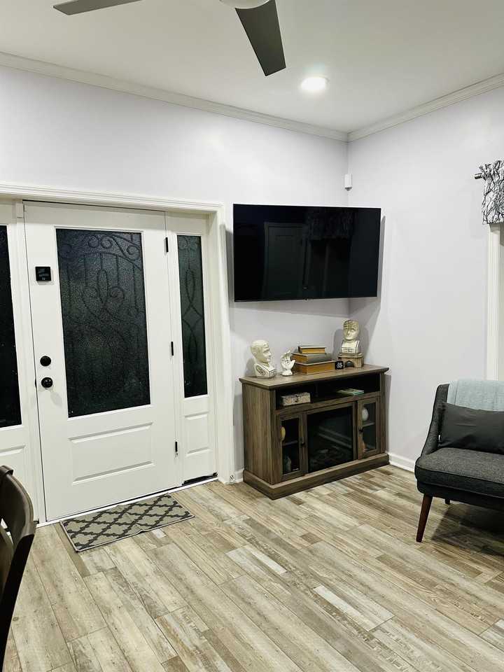 325 Pendleton St Nw #325 - Photo 2 of 15