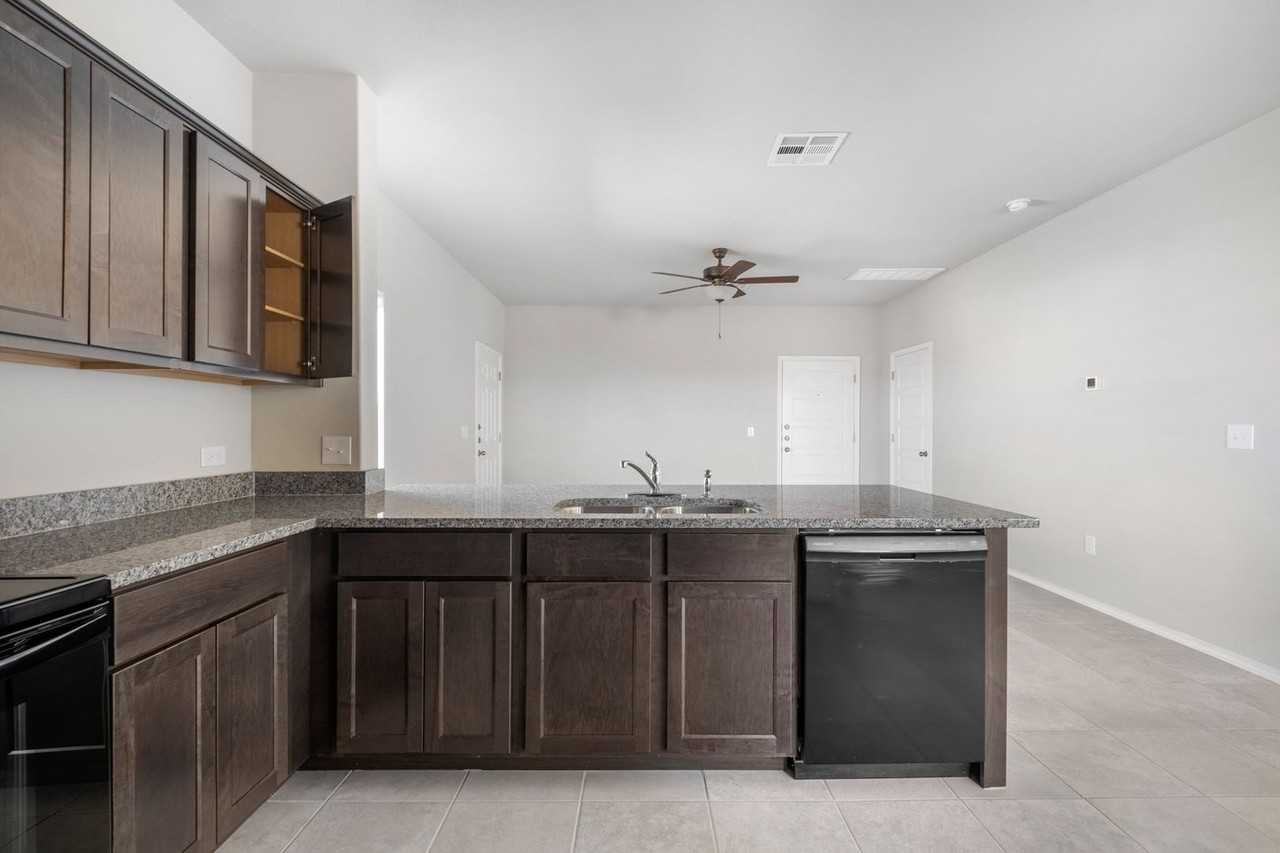 1710 Davidson Ranch Dr - Photo 3 of 28