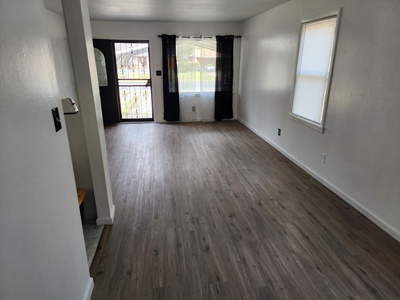 1386 Robin Hood Ln #1386RH - Photo 3 of 5
