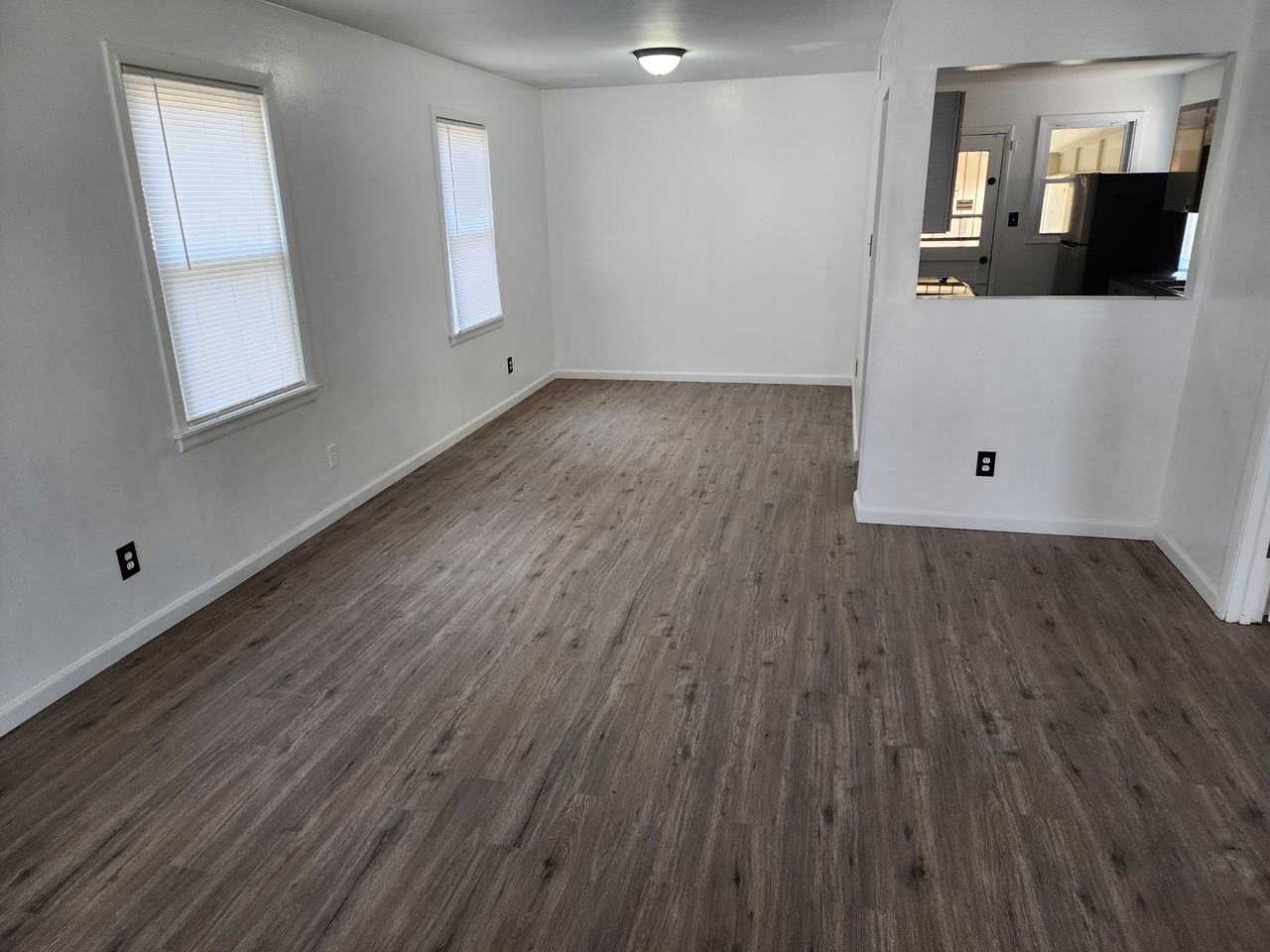 1386 Robin Hood Ln #1386RH - Photo 4 of 5