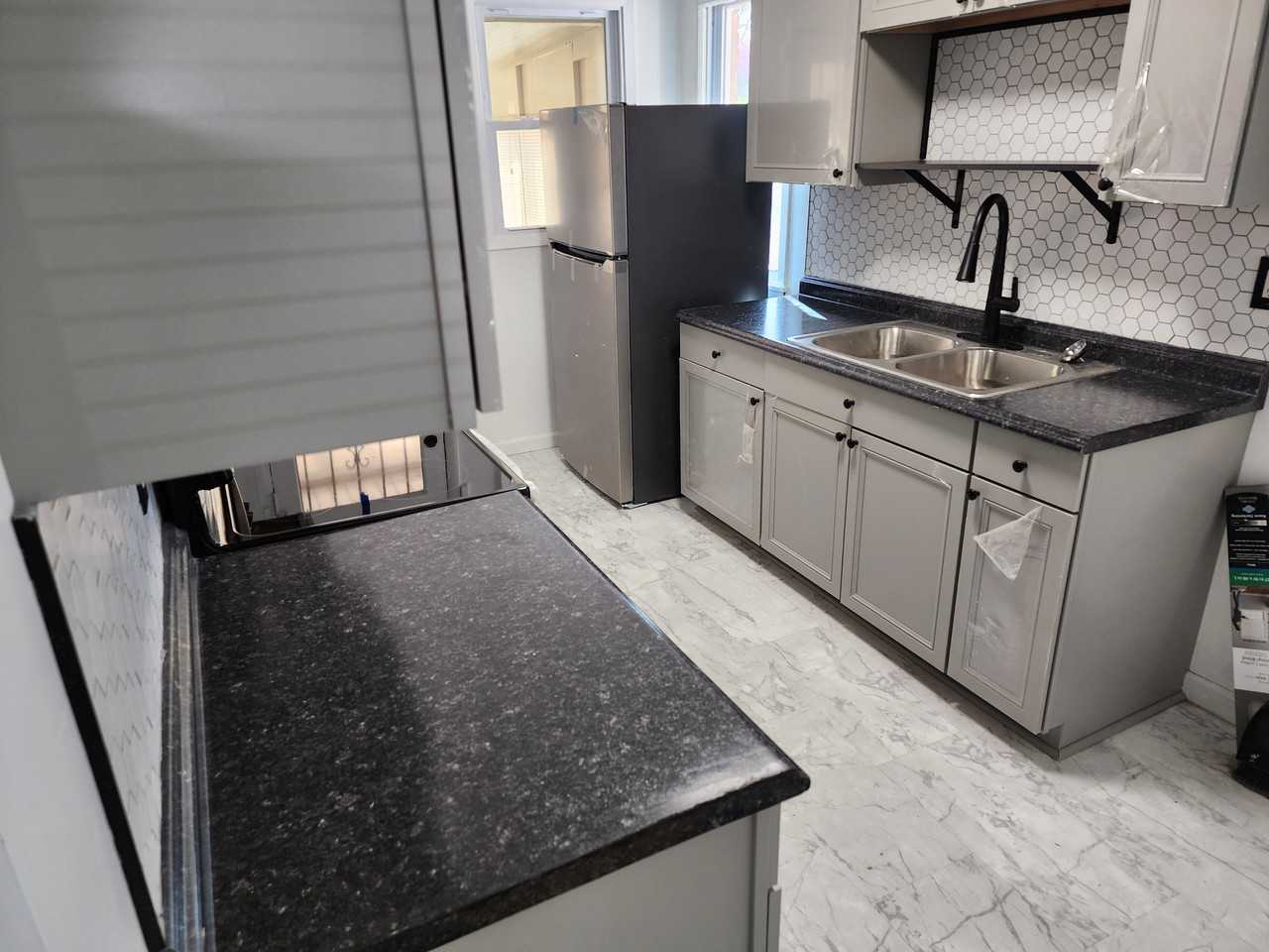 1386 Robin Hood Ln #1386RH - Photo 5 of 5