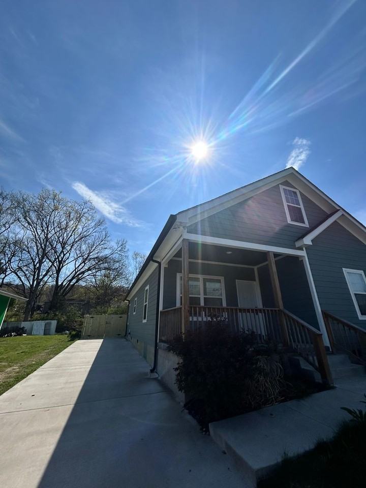 4106 12th Ave - Photo 3 of 20